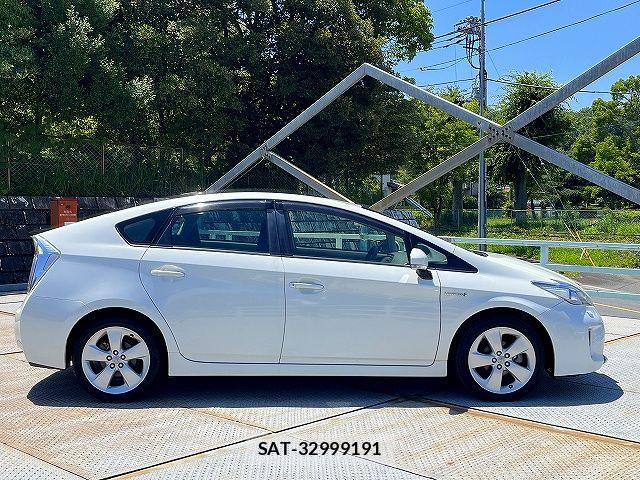 Toyota PRIUS 2015-01 7980650-17