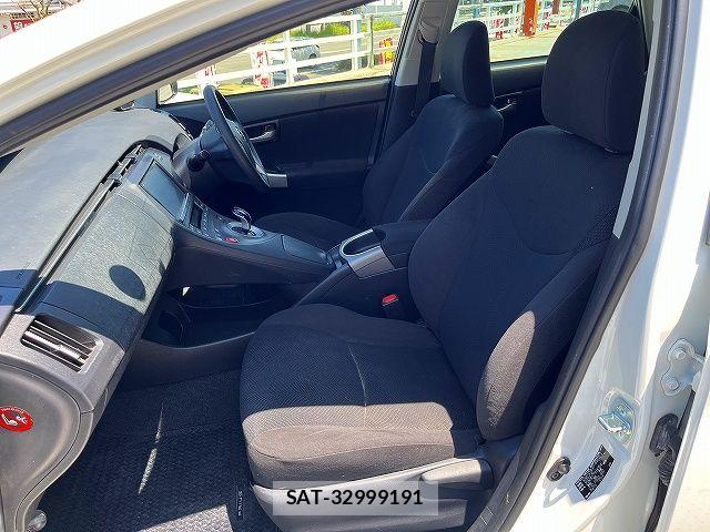 Toyota PRIUS 2015-01 7980650-18