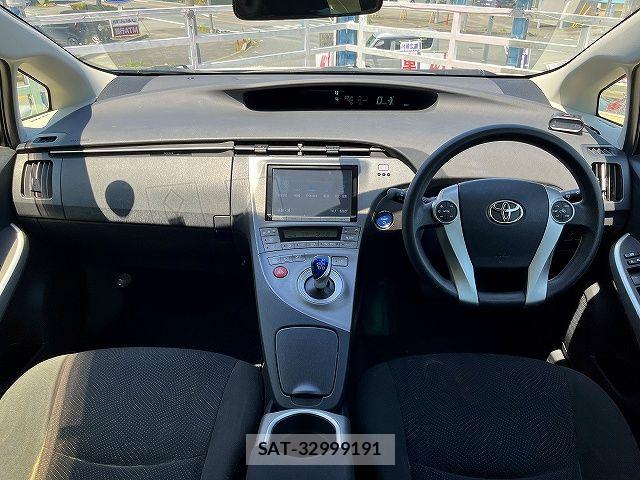 Toyota PRIUS 2015-01 7980650-1