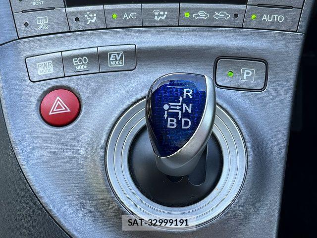 Toyota PRIUS 2015-01 7980650-19