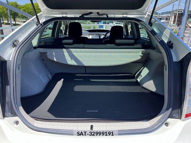Toyota PRIUS 2015-01 7980650-20