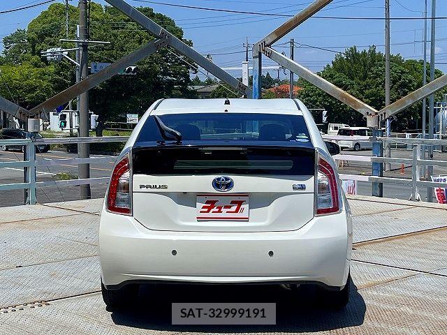 Toyota PRIUS 2015-01 7980650-22
