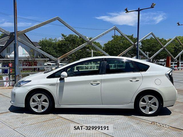 Toyota PRIUS 2015-01 7980650-23