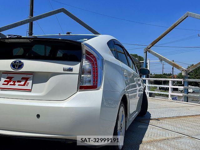 Toyota PRIUS 2015-01 7980650-25