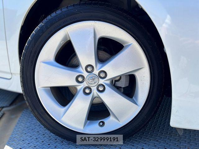 Toyota PRIUS 2015-01 7980650-26