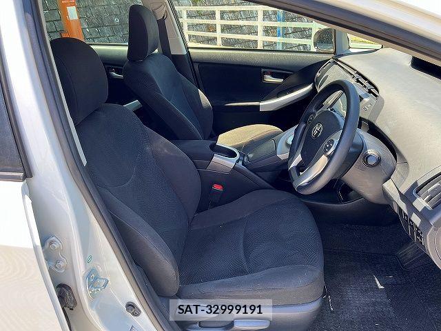 Toyota PRIUS 2015-01 7980650-3