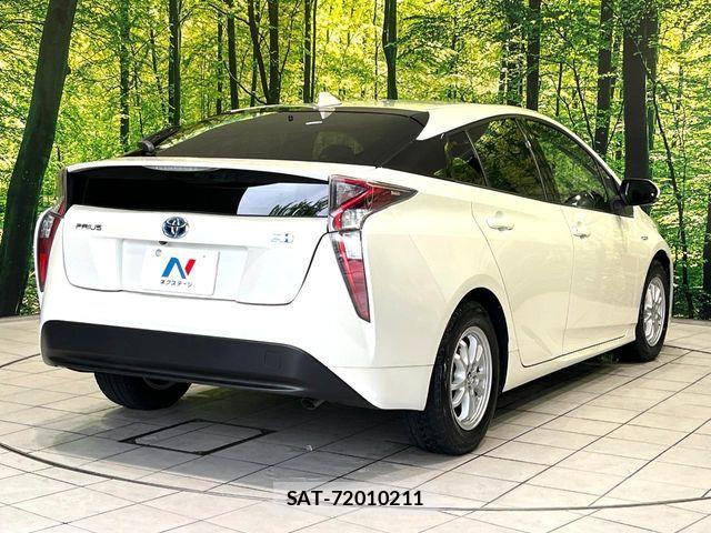 Toyota PRIUS 2016-05 7980634-16