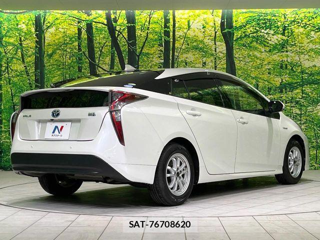 Toyota PRIUS 2017-09 7980647-16