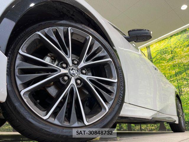 Toyota PRIUS 2023-05 7980611-10