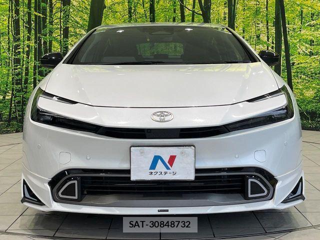 Toyota PRIUS 2023-05 7980611-13