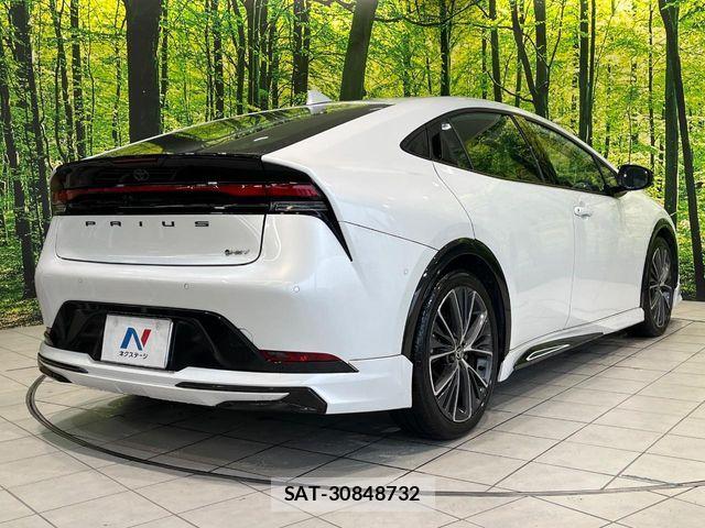 Toyota PRIUS 2023-05 7980611-16