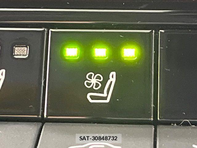 Toyota PRIUS 2023-05 7980611-7