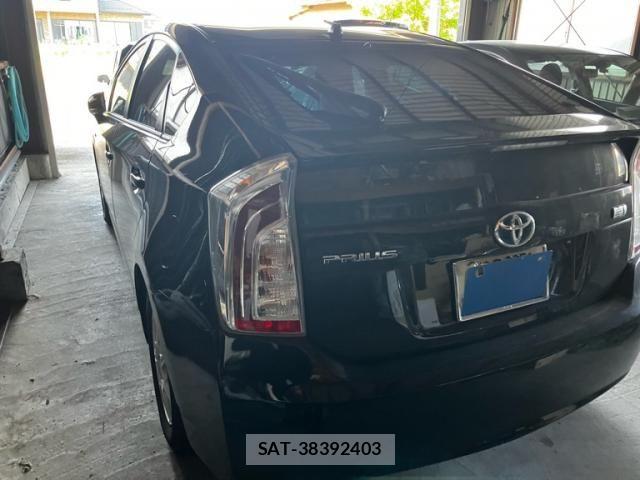 Toyota PRIUS 2014-03 7980687-2