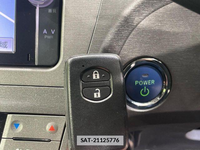 Toyota PRIUS 2013-06 7980657-4