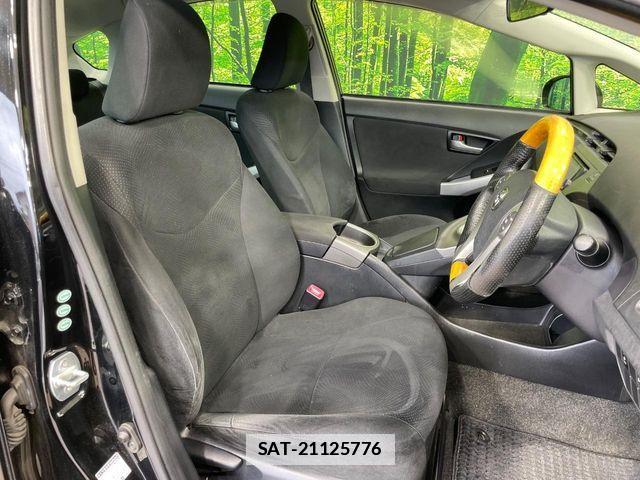 Toyota PRIUS 2013-06 7980657-7