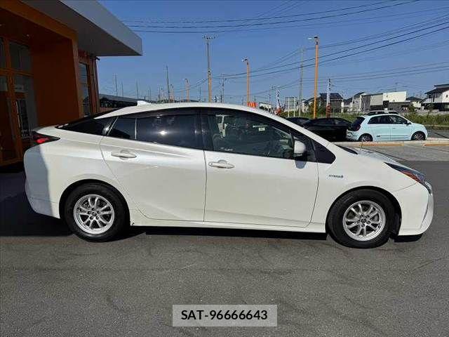 Toyota PRIUS 2016-07 7980670-10