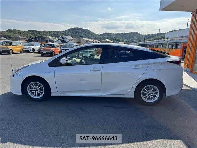 Toyota PRIUS 2016-07 7980670-11