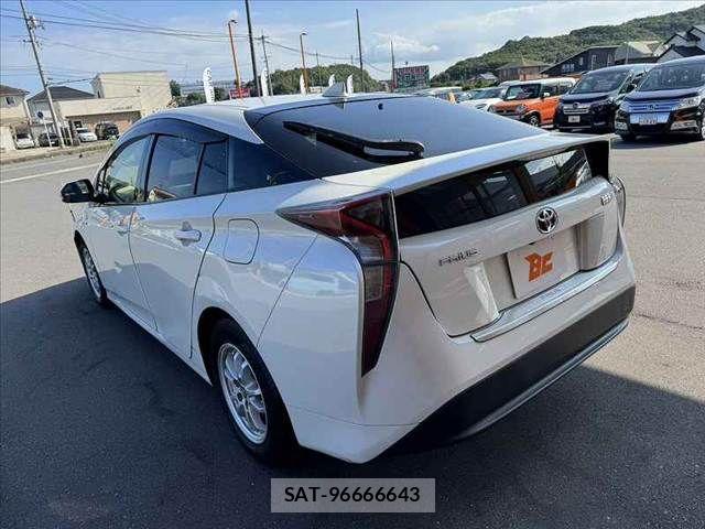 Toyota PRIUS 2016-07 7980670-12