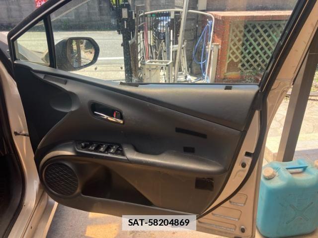 Toyota PRIUS 2017-01 7980669-11