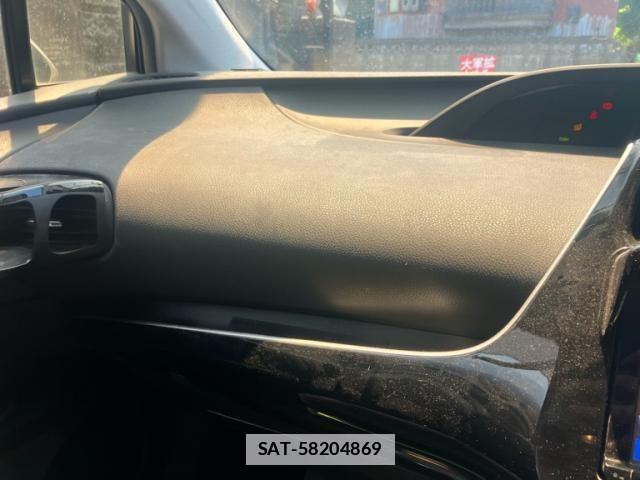 Toyota PRIUS 2017-01 7980669-25
