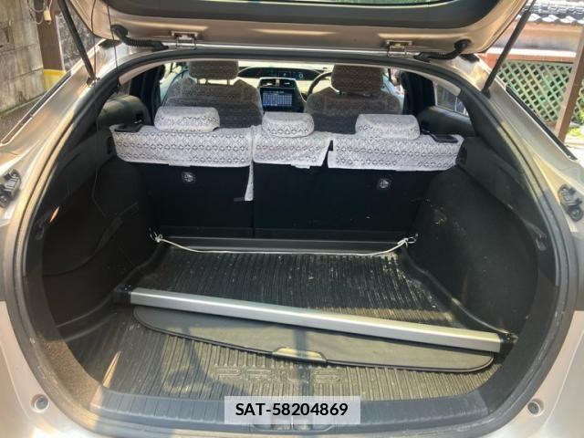 Toyota PRIUS 2017-01 7980669-26