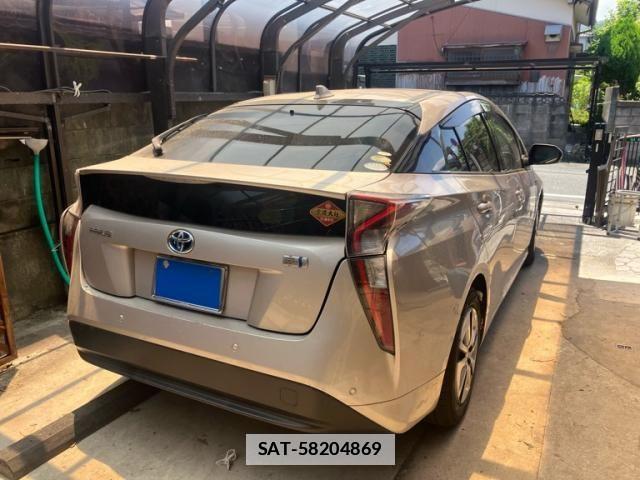 Toyota PRIUS 2017-01 7980669-2