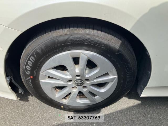 Toyota PRIUS 2017-06 7980666-10