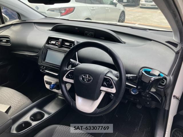 Toyota PRIUS 2017-06 7980666-13