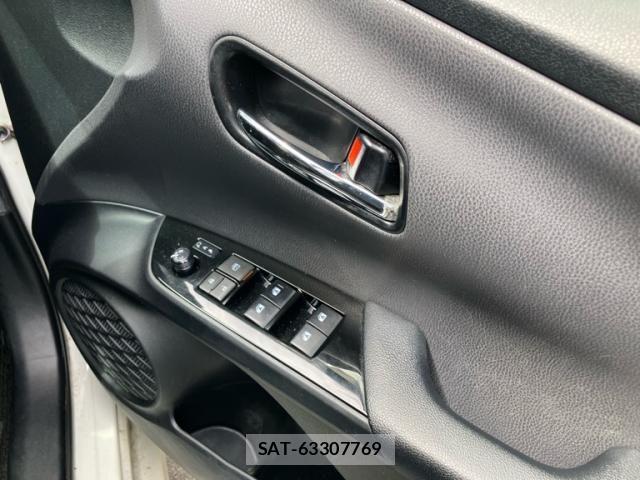 Toyota PRIUS 2017-06 7980666-14