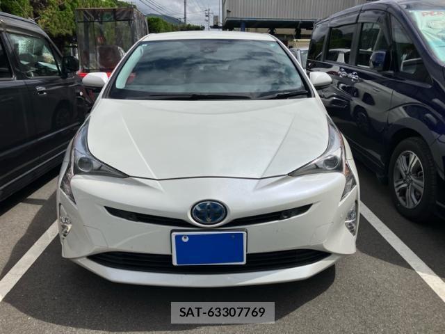 Toyota PRIUS 2017-06 7980666-1