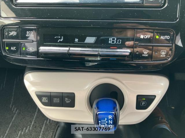 Toyota PRIUS 2017-06 7980666-25