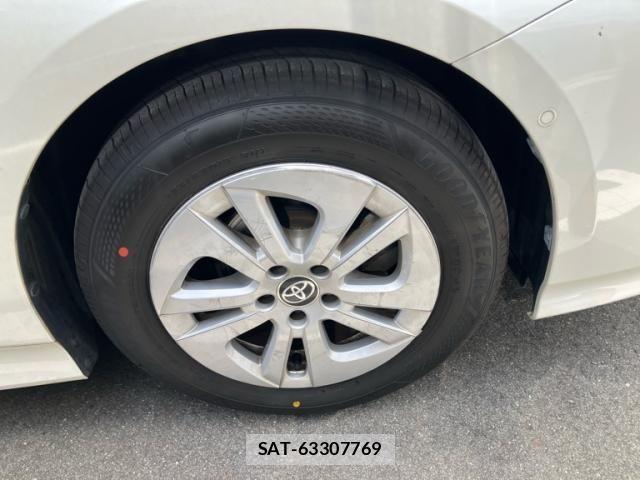 Toyota PRIUS 2017-06 7980666-3