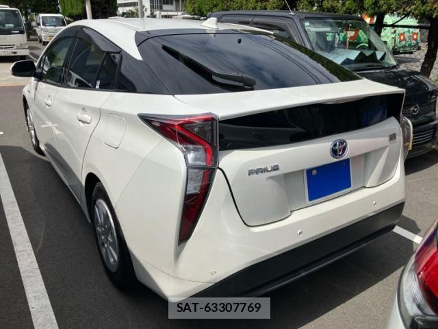Toyota PRIUS 2017-06 7980666-8