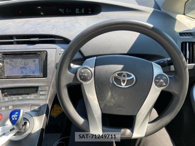 Toyota PRIUS 2013-03 7980698-10