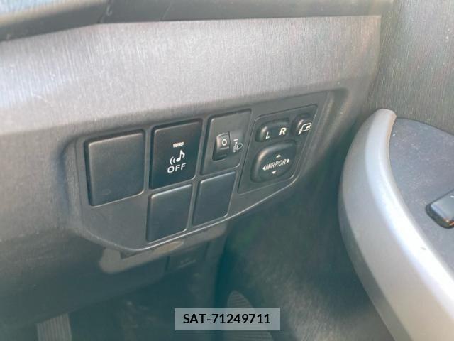 Toyota PRIUS 2013-03 7980698-14