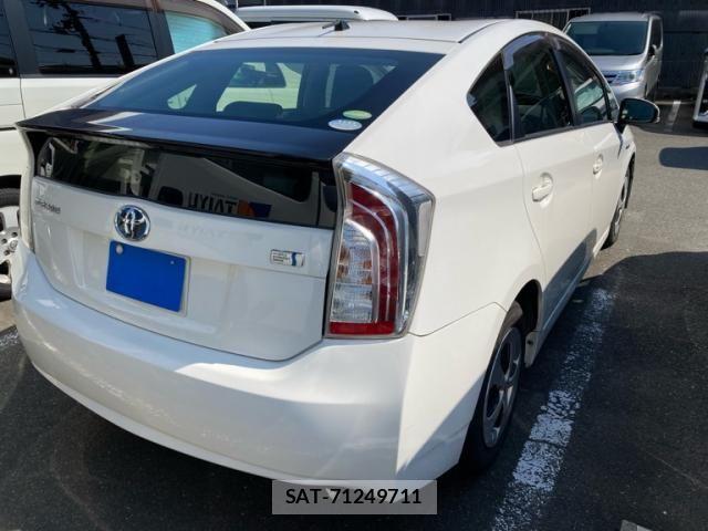 Toyota PRIUS 2013-03 7980698-1