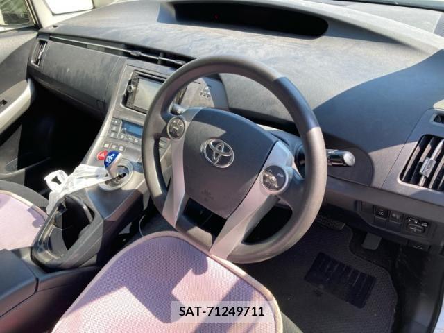 Toyota PRIUS 2013-03 7980698-6