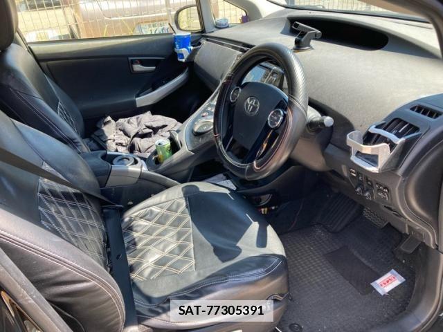 Toyota PRIUS 2013-07 7980676-13