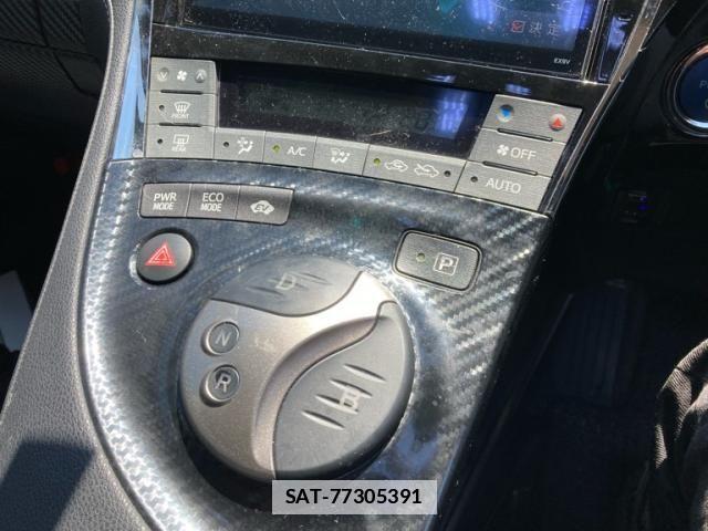 Toyota PRIUS 2013-07 7980676-19