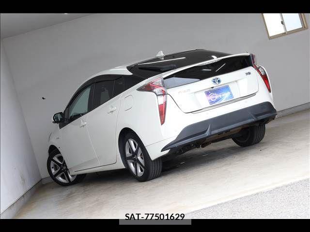 Toyota PRIUS 2016-09 7980654-10
