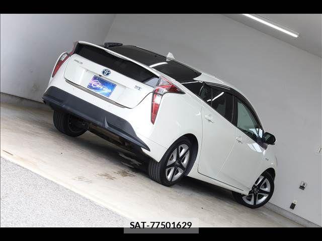 Toyota PRIUS 2016-09 7980654-11