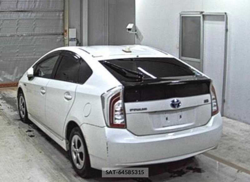 Toyota PRIUS 2015-09 7973777-1