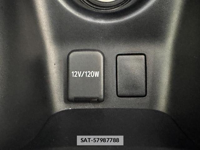 Toyota PRIUS 2016-05 7980637-26