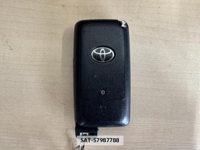 Toyota PRIUS 2016-05 7980637-28