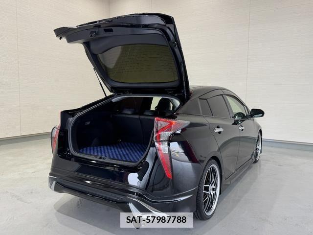 Toyota PRIUS 2016-05 7980637-7