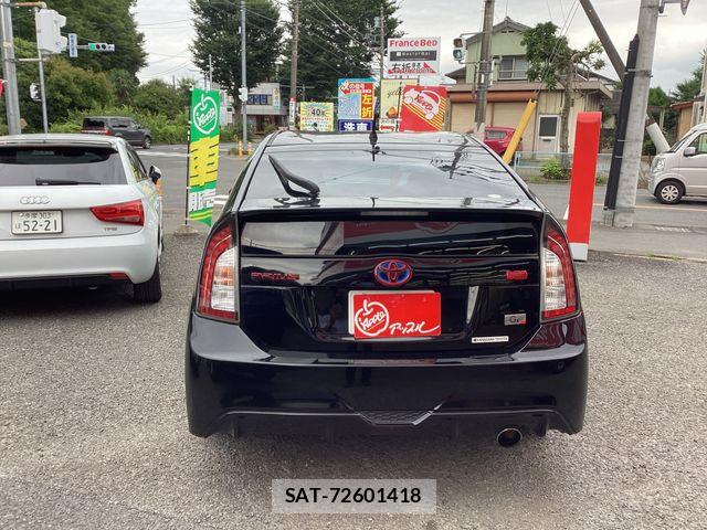 Toyota PRIUS 2014-07 7980656-9