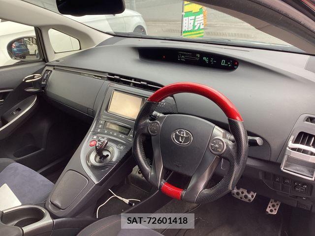 Toyota PRIUS 2014-07 7980656-1