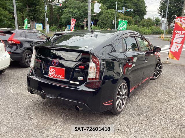 Toyota PRIUS 2014-07 7980656-2