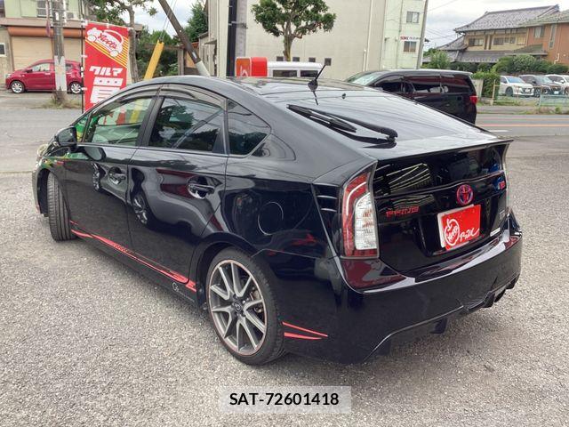 Toyota PRIUS 2014-07 7980656-6