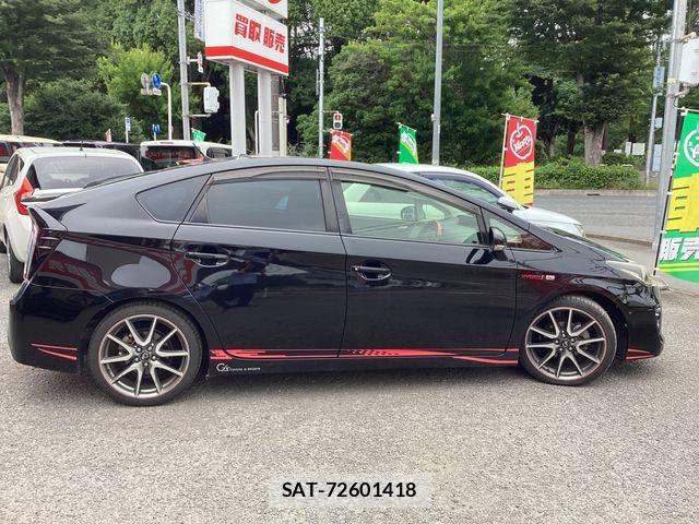 Toyota PRIUS 2014-07 7980656-7